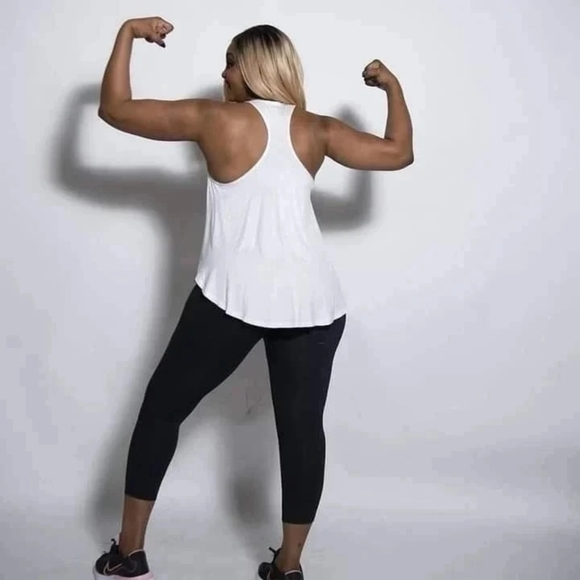 💥 CLOSET CLOSING SALE💥FREE LEGGINGS 💥 Ladies Racerback Tank Tee-NWOT - Picture 5 of 5